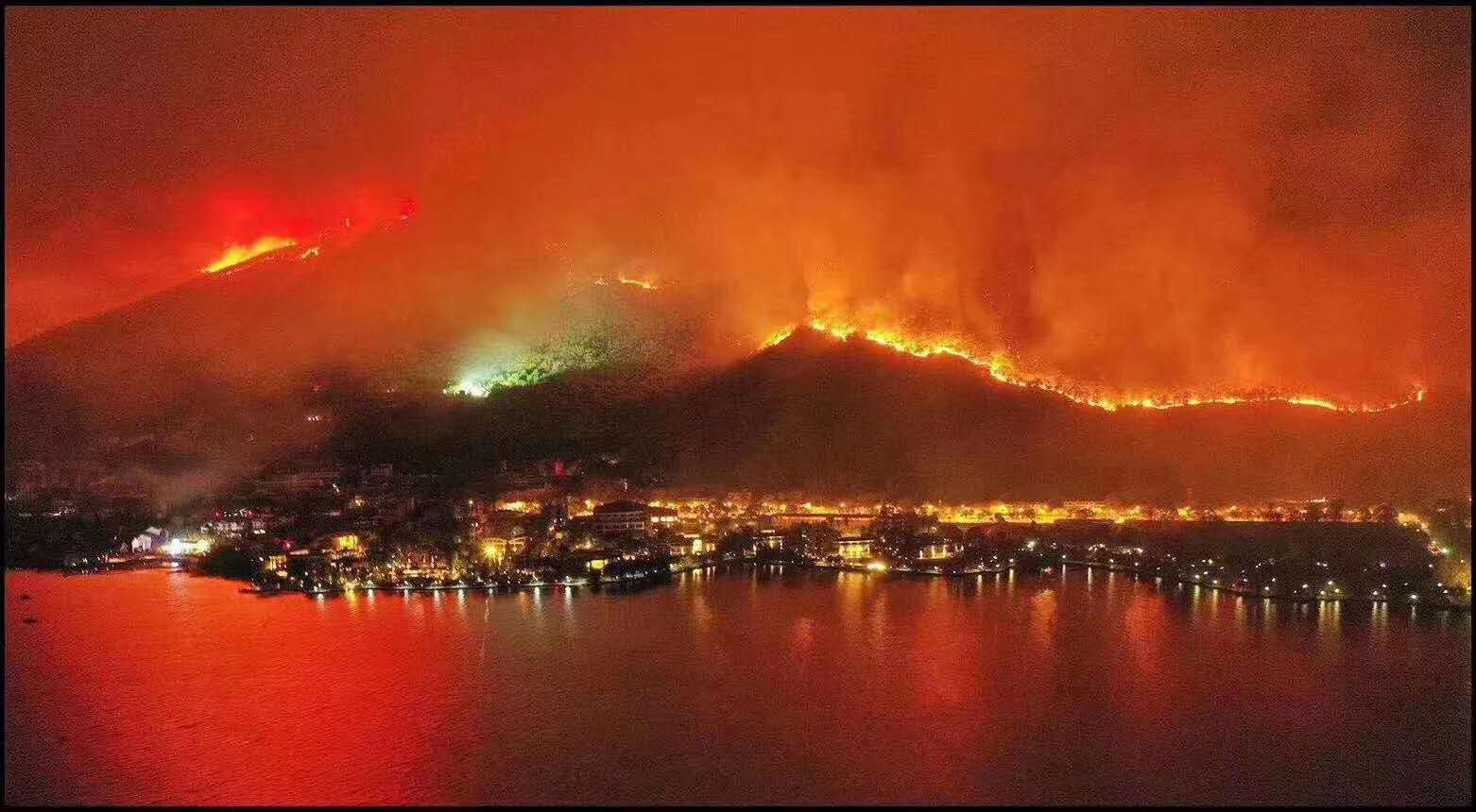 涼山西昌突發(fā)火災(zāi)，多次山體復(fù)燃，城區(qū)能看見(jiàn)明顯火線(xiàn)